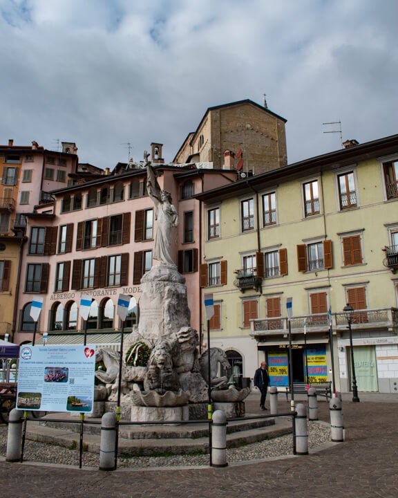 piazza XIII martiri a Lovere